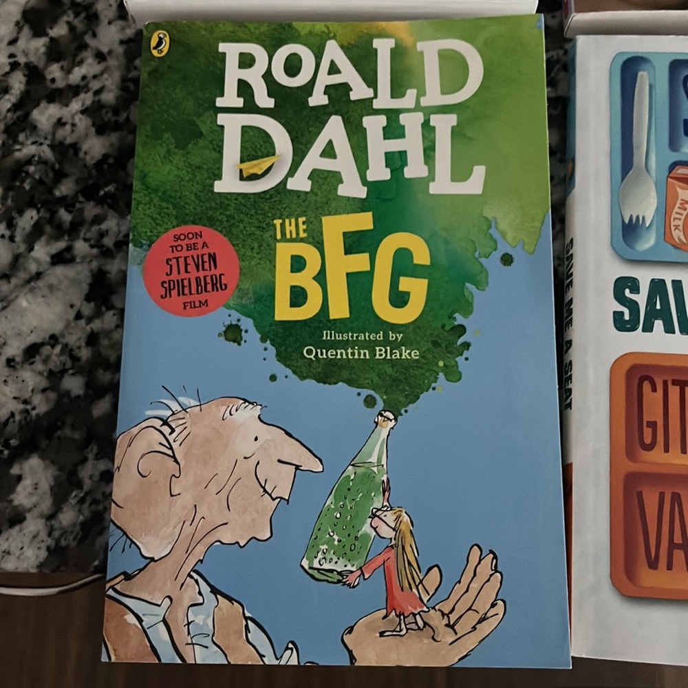 4 chapter books bundle - Picture 2 of 7